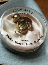 Vintage Etched Goldtone Gluv-Gard Glove Clip in Original Package – 1 and... - £10.43 GBP