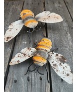Set of 2, Rustic Looks Metal BEE Wall/Fence Decor, Garden Art Home Decor - $35.75 CAD