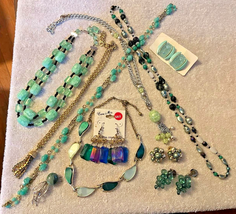 Vintage GREEN Jewelry Estate Mid Century 11 Pieces - $64.60