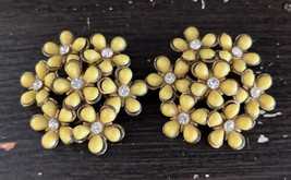 Vintage 1950s Yellow Daisy Sparkling Rhinestone Centers Clip On Earrings... - £10.35 GBP