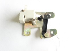 2004-2007 VOLKSWAGEN TOUAREG REAR TRUNK LOCK ACTUATOR J1843 image 4