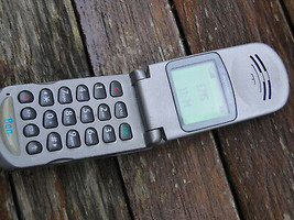 Vintage Motorola  V50 / V3688 MC2-41E11 Duoband GSM Phone Simlock Free  - $128.69