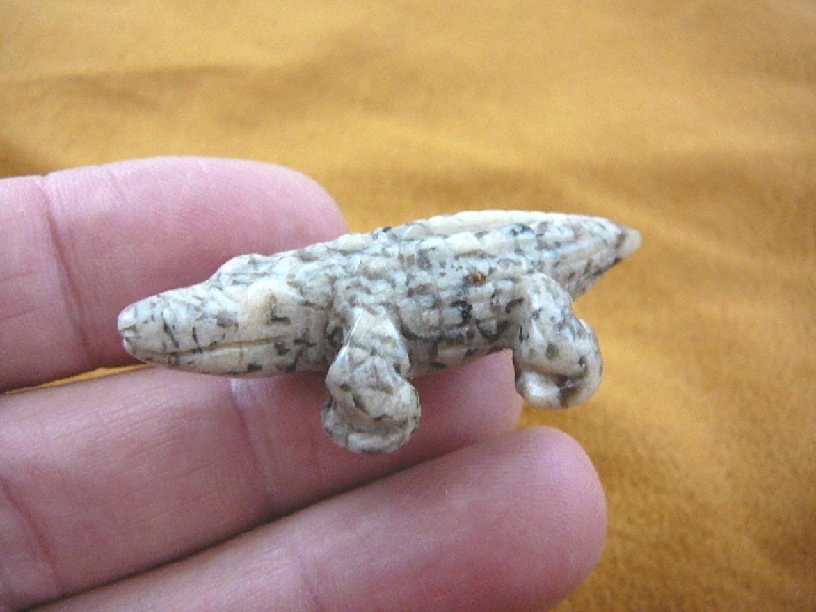 (Y-ALL-564) baby tan white ALLIGATOR Aligator gemstone carving I love GA... - $14.01