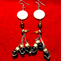 Two beautiful pair of vintage dangle earrings - £14.79 GBP