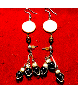 Two beautiful pair of vintage dangle earrings - $25.50 CAD