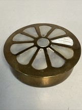 Vintage Brass 2” Pill Box With Beautiful Mother Of Pearl Inlay Design - $346.83 MXN