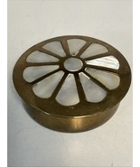 Vintage Brass 2” Pill Box With Beautiful Mother Of Pearl Inlay Design - $346.83 MXN