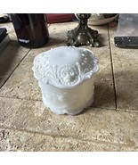 Vintage Cameo Milk Glass Dresser Box Vanity Jar Lidded Monkey &amp; Flower D... - €30,03 EUR