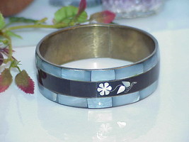 Onyx Floral &amp; Mosaic Blue Mother of Pearl Wide Bangle Bracelet Vintage 48.6 gram - £26.11 GBP