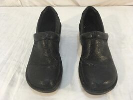 B.O.C BLACK SLIP ON WOMEN&#39;S sz7.5 LEATHER UPPER CLOGS MULES STYLE SHOES - $17.32