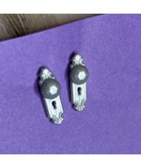 Monster High Doll Twyla Boogeyman 13 Wishes Gray Pair of Earrings - $252.45 MXN