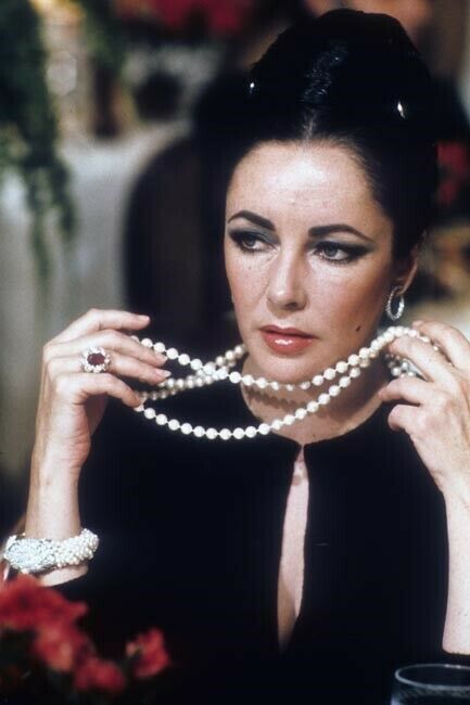 Elizabeth Taylor in black dress holds string of pearls 4x6 inch photo - $4.75