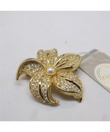 Christian Dior Costume Jewelry Flower Brooch NWT - $3,648.66 MXN