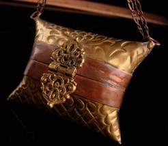 victorian wrist purse / vintage miniature pillow purse /  wristlet metal dance p - £115.90 GBP