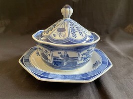 Antique chinese porcelain lidded soup bowl. Marked 4 characters - £61.98 GBP