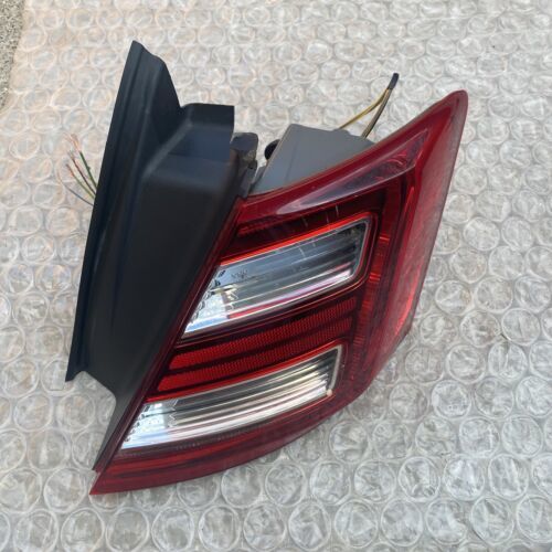 Ford Taurus Passenger Right LED Tail Light Lamp Taillight 2013-2018 - $128.70