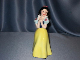 Snow White Porcelain Figurine by Disney. - £19.91 GBP