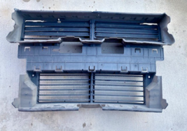 13-17 USED GENUINE OEM FORD FUSION FRONT ACTIVE AIR SHUTTER ASSY, P/N DS... - $197.99