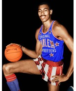 WILT CHAMBERLAIN 8X10 PHOTO HARLEM GLOBETROTTERS BASKETBALL - £3.91 GBP