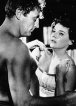 Cape Fear Robert Mitchum frightens Polly Bergen 5x7 inch photograph - £4.51 GBP