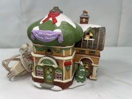 Vtg Department 56 Xmas Village &quot;North Pole Beauty Shoppe&quot; Light Up Retired READ - $13.16