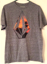 Volcom t-shirt size M men gray with big volcom symbol in middle short sleeve - £6.53 GBP
