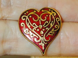 MMA Metropolitan Museum Of Art Gold Tone Red Enamel Heart Pin - £23.63 GBP