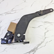 GM 15686680 1995-1997 S Series Tandem Seat Belt Receiver Inner Hinge Bei... - $50.42 CAD