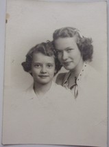 Loving Mother And Daughter Photo 1944 - £7.16 GBP