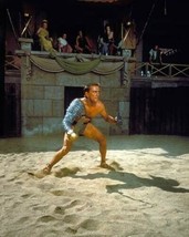 Kirk Douglas as Spartacus classic pose fighting in arena 8x10 photo - £7.79 GBP