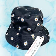 Alice + Olivia Daisy Print And White Reversible Bucket Hat NWT MSRP $85 - $34.64