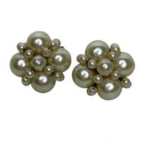 Vintage Cluster Beads Faux Pearls Clip-On Earrings Japan Plastic Lucite ... - €19,94 EUR