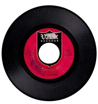 The Association. Cherish/ Don&#39;t Blame It On Me  45 rpm record - $73.81 MXN