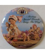 Mabel Lucie Athwell 10th Anniversary Figurine 3&quot; Pinback - $73.47 MXN