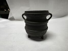 Antique / Vintage Unbranded Cast Iron 3 Leg Pot/Caldron/Smudge Pot 5-5/8... - $34.99