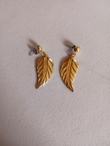 Vintage gold tone pierced earrings. Never worn - £11.76 GBP