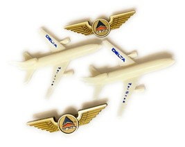 Delta Airlines Vintage Airplanes and Pilot Wings Pins - £15.49 GBP