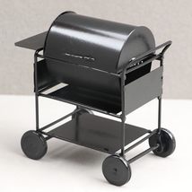 1/12 Dollhouse Miniatures BBQ Grill with Cover Barbeque Backyard Dummy Barbecue, - £6.77 GBP