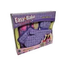 New EASY BAKE OVEN ESSENTIAL Hasbro Bake Wear Set 2006 Hat Apron Mitt Sp... - $26.70