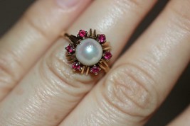 Vintage 14K Yellow Gold Pearl &amp; Natural Ruby Starburst Halo Pinky Ring Size 5 - £336.32 GBP