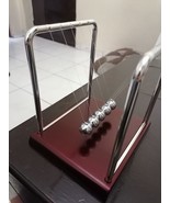 Newton&#39;s Cradle Pendulum Swinging Balls for Relief &amp; Decor 6.9x5.7x6.9 In - $21.09 CAD
