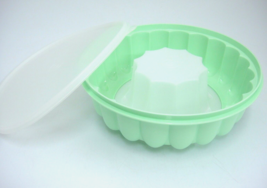 Vintage Tupperware Jel-Ring Jel n Serve Jello Mold with Lid Green 6 Cups - £9.61 GBP
