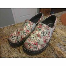 Women&#39;s Klogs LOVE Hearts Patent Leather 8M Nurse work CUTE AND COMFY cl... - $84.15