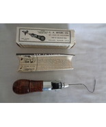 C.A. Myers Vintage Sewing Awl “The Awl For All” (#5541).  - $761.39 MXN