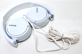 Sony MDRZX110/WHI ZX Series Stereo Over the Ear Wired Headphones in  White - $180.37 MXN