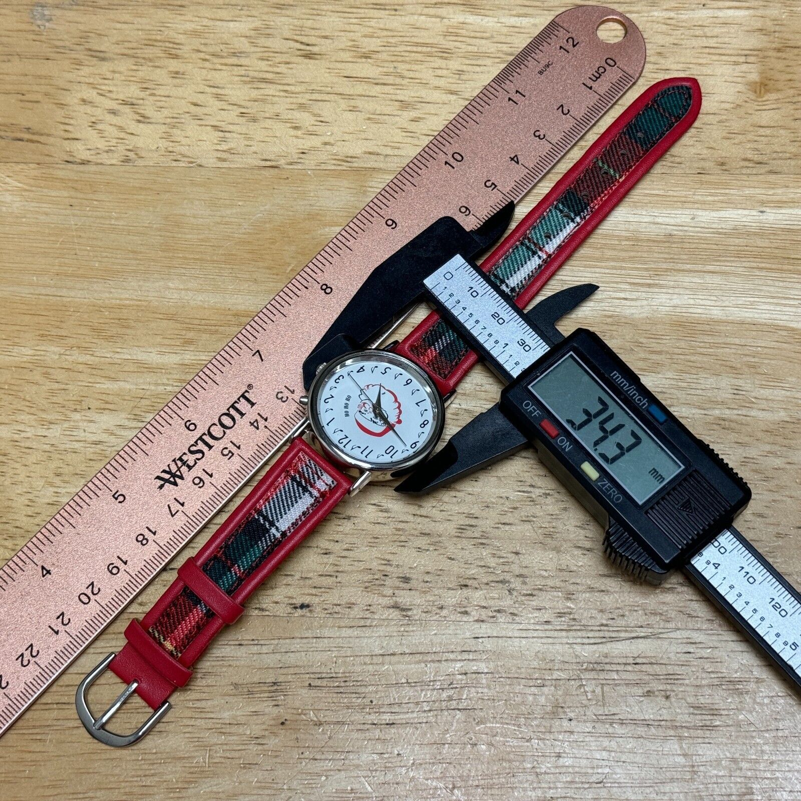 VTG Consort Quartz Watch Unisex Christmas and 50 similar items