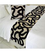 The HomeCentric Cut Velvet Black Decorative Bed Runner and Pillow Cover ... - €55,93 EUR+