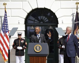President Barack Obama with President Bill Clinton at White House Photo Print - £6.93 GBP+