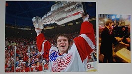 Luc Robitaille Signed Autographed 8x10 Photo w/ Signing Photo - Detroit Red Wing - £27.69 GBP