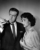 Raymond Burr in Perry Mason with female guest star 8x10 Photo - £6.27 GBP